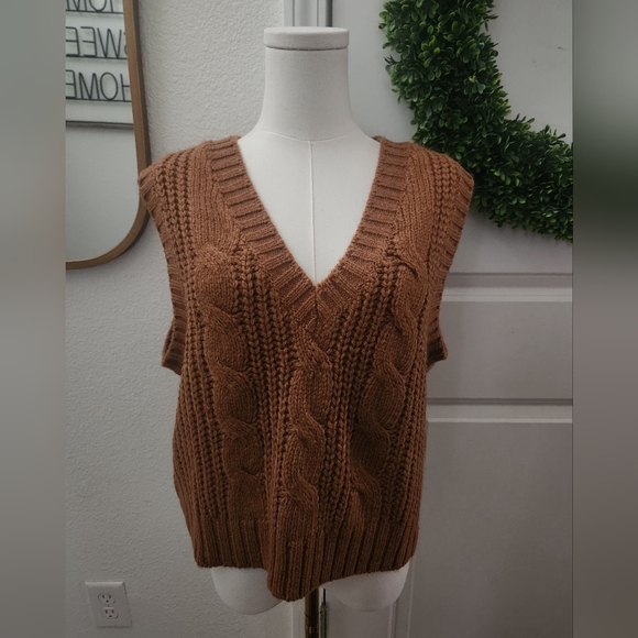 American Eagle Outfitters Sweaters - NWT American Eagle Cable Knit V-Neck Sweater Vest - Brown
